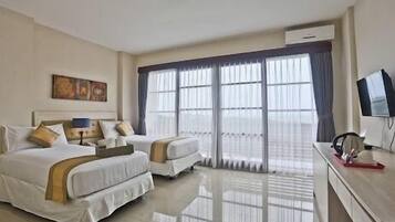 Habitación Deluxe con 2 camas individuales, cocina | Ropa de cama de alta calidad y caja de seguridad en la habitación