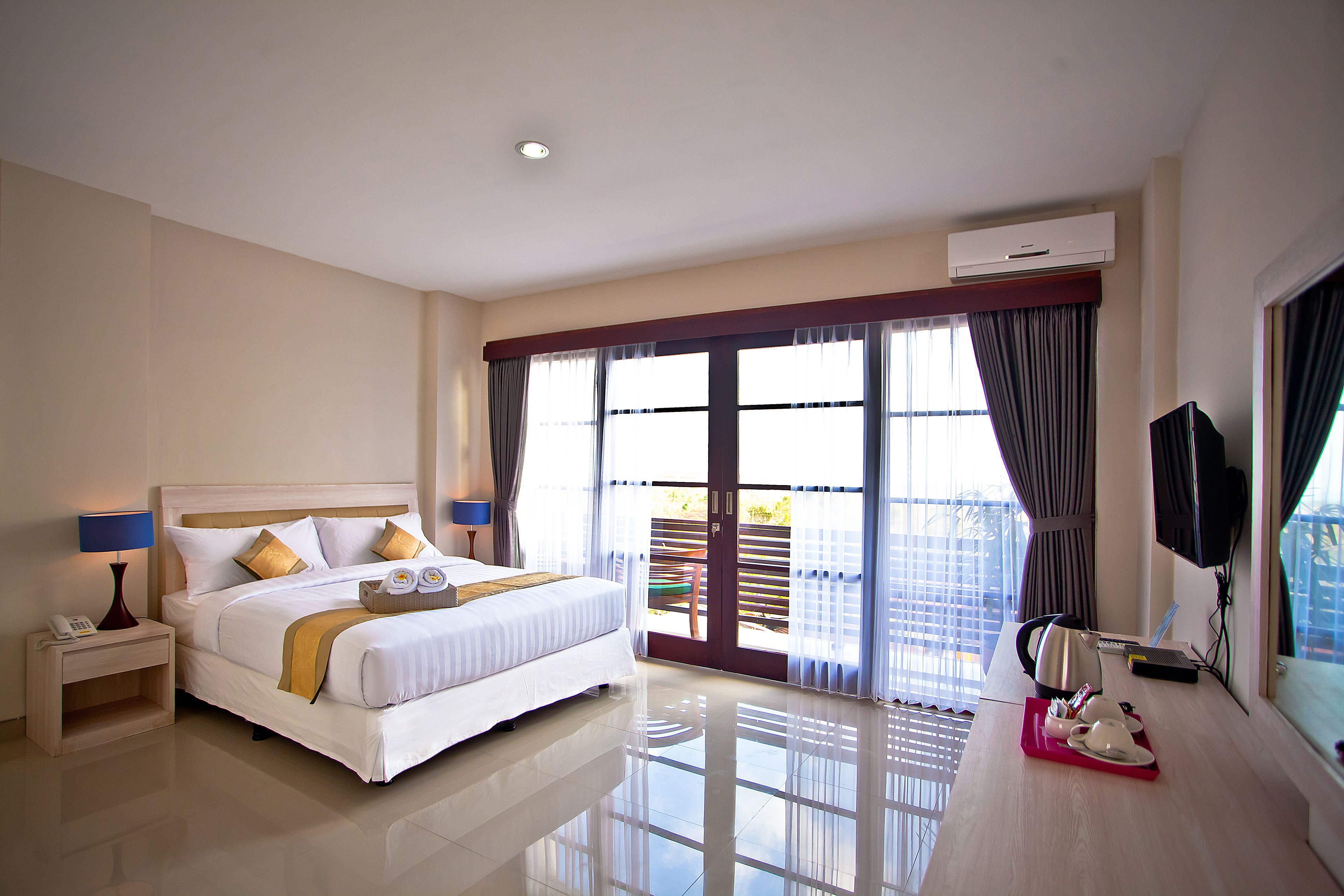 premium bedding, in-room safe, desk, free wifi