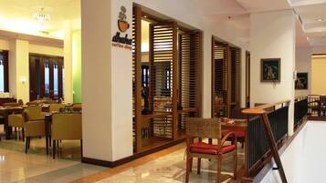 3 restoran, sarapan dihidangkan