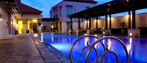 Kolam renang outdoor