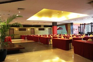 3 restaurants, breakfast served, Chinese cuisine