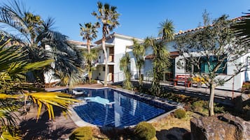 Seasonal outdoor pool, pool umbrellas
