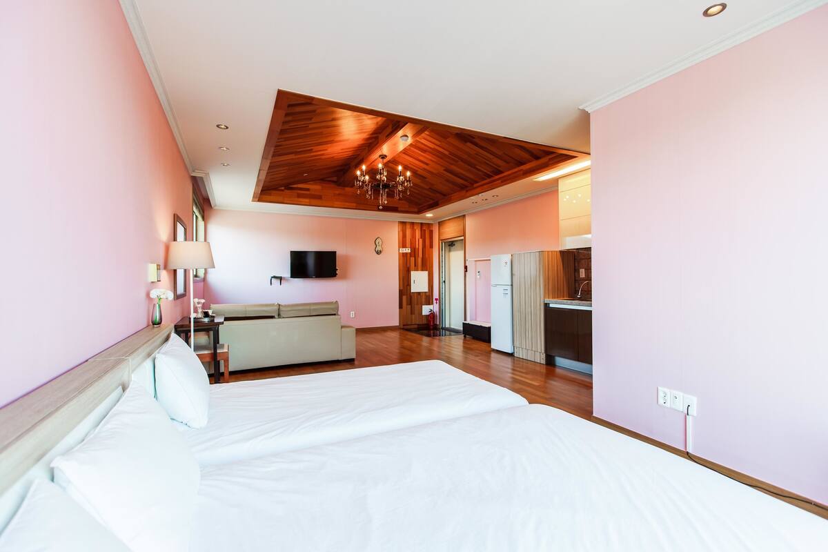 standard twin room | 1 bedroom, premium bedding, free wifi, bed sheets
