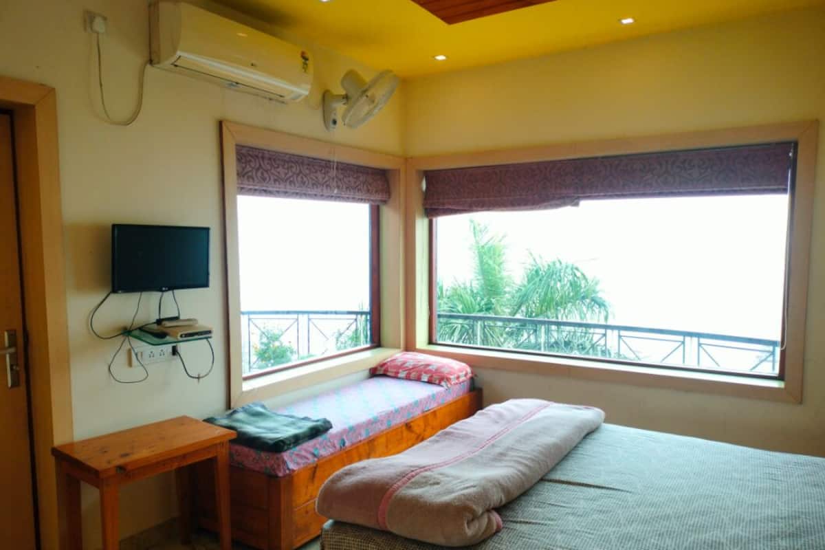 Panoramic Triple Room | 1 bedroom, in-room safe, desk, laptop workspace