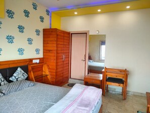 Caja de seguridad en la habitación y escritorio