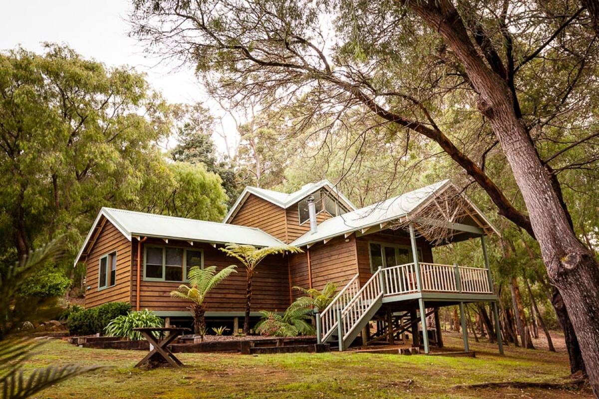 Chalet, 3 Bedrooms (Sleeps 8) | Iron/ironing board, cribs (surcharge), rollaway beds (surcharge)