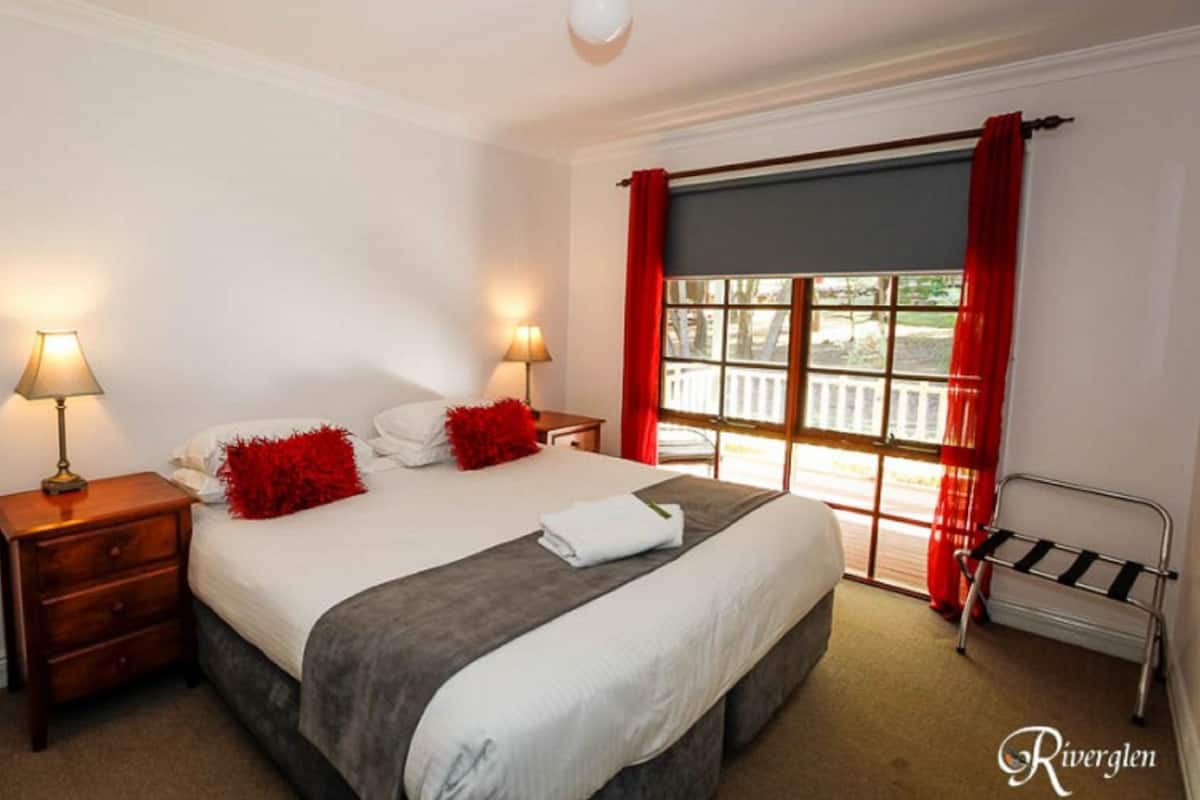 Chalet, Jetted Tub, Garden View | Iron/ironing board, cribs/infant beds, rollaway beds