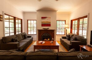 House, 4 Bedrooms, Garden View | Living room