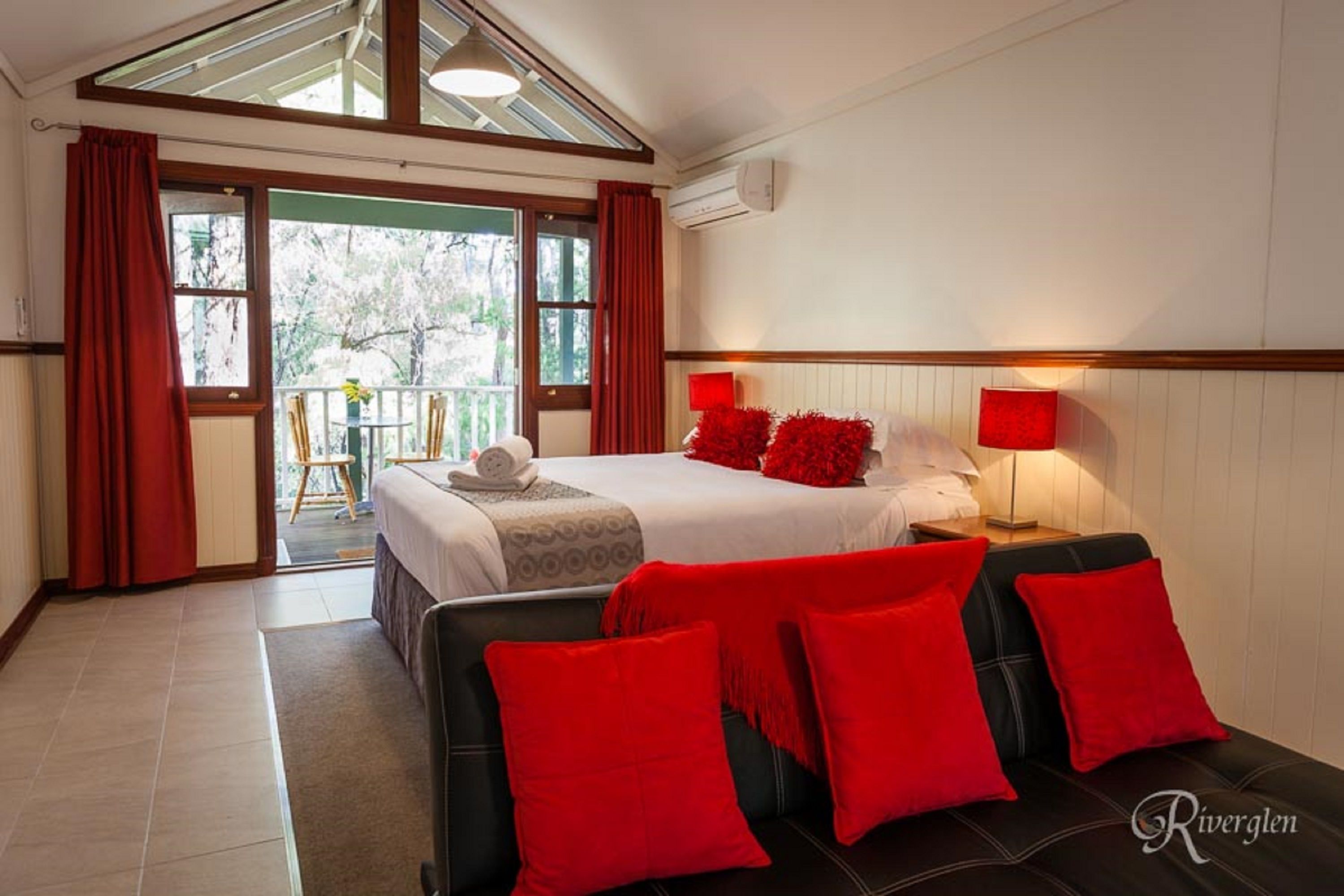 Standard Studio | Iron/ironing board, cots/infant beds, rollaway beds