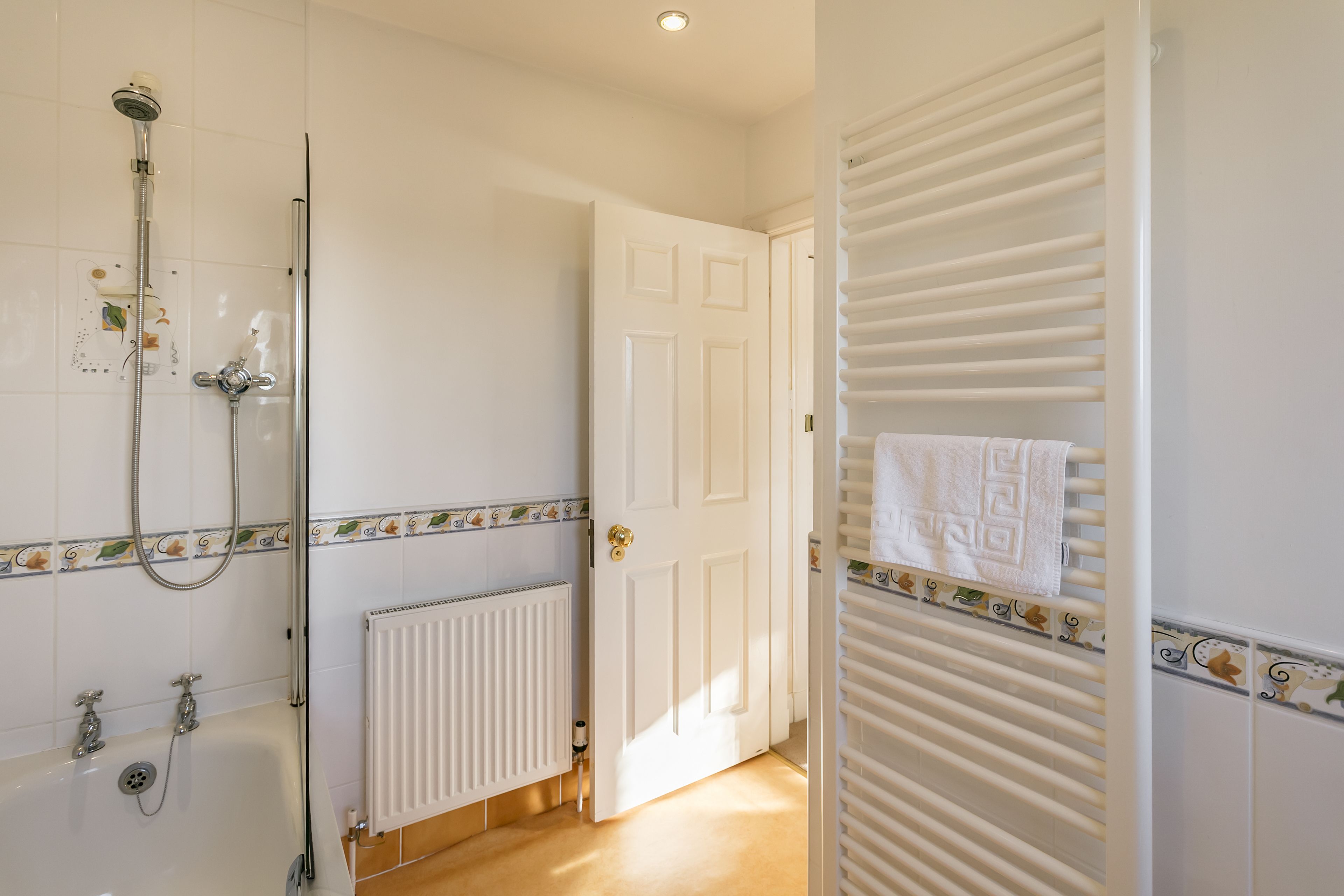 deluxe double or twin room, garden view | bathroom | free toiletries, hair dryer, towels