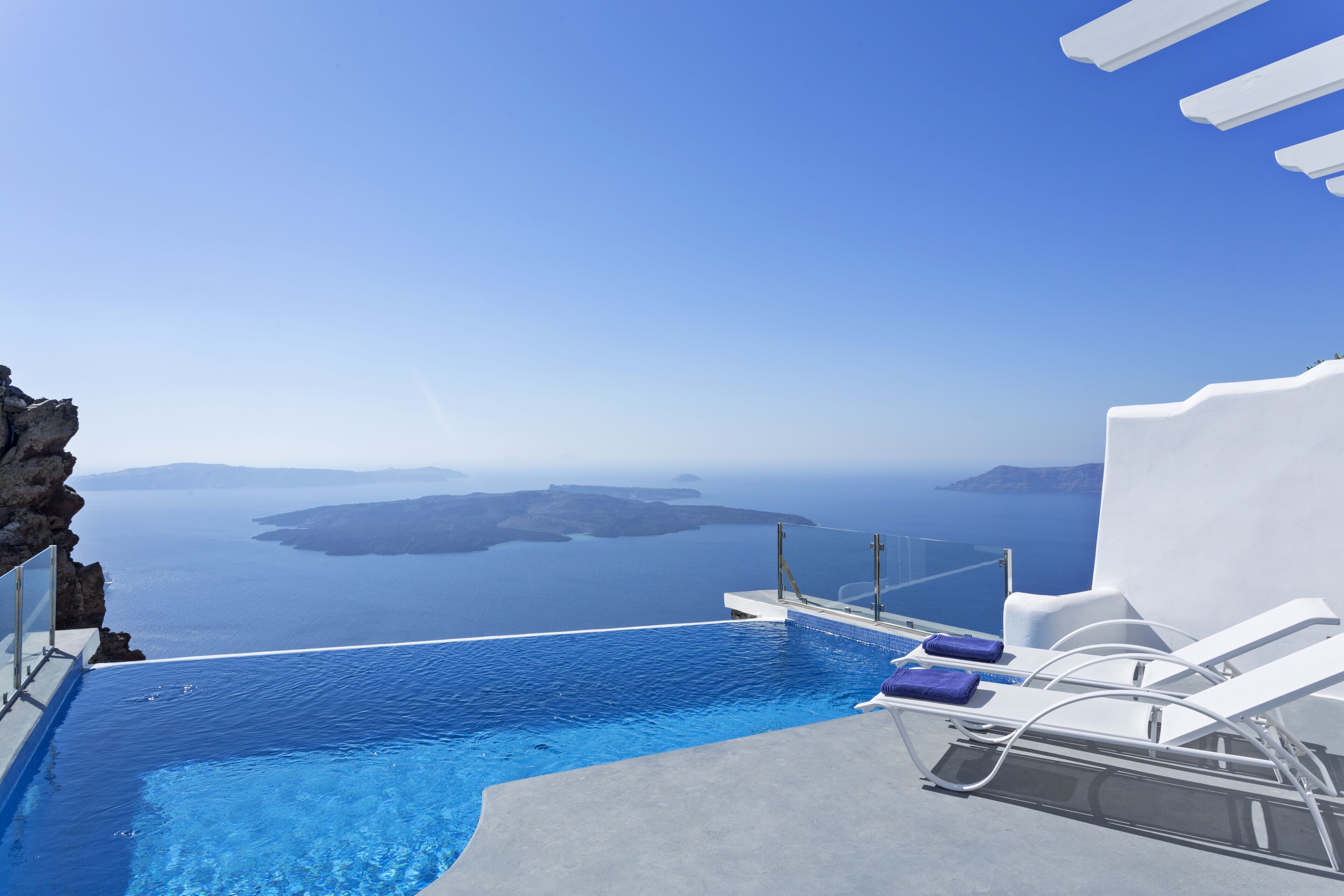 villa, private pool (infinity) | terrace/patio