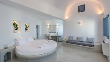 Honeymoon Suite (Plunge Pool) | Living area | TV, iPad, iPod dock