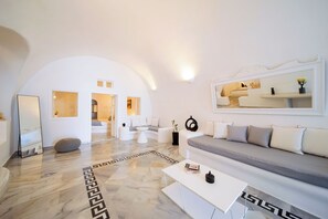 Villa, Private Pool (Stars) | Minibar, in-room safe, laptop workspace, soundproofing