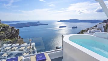 Honeymoon Suite, Jetted Tub | Water view