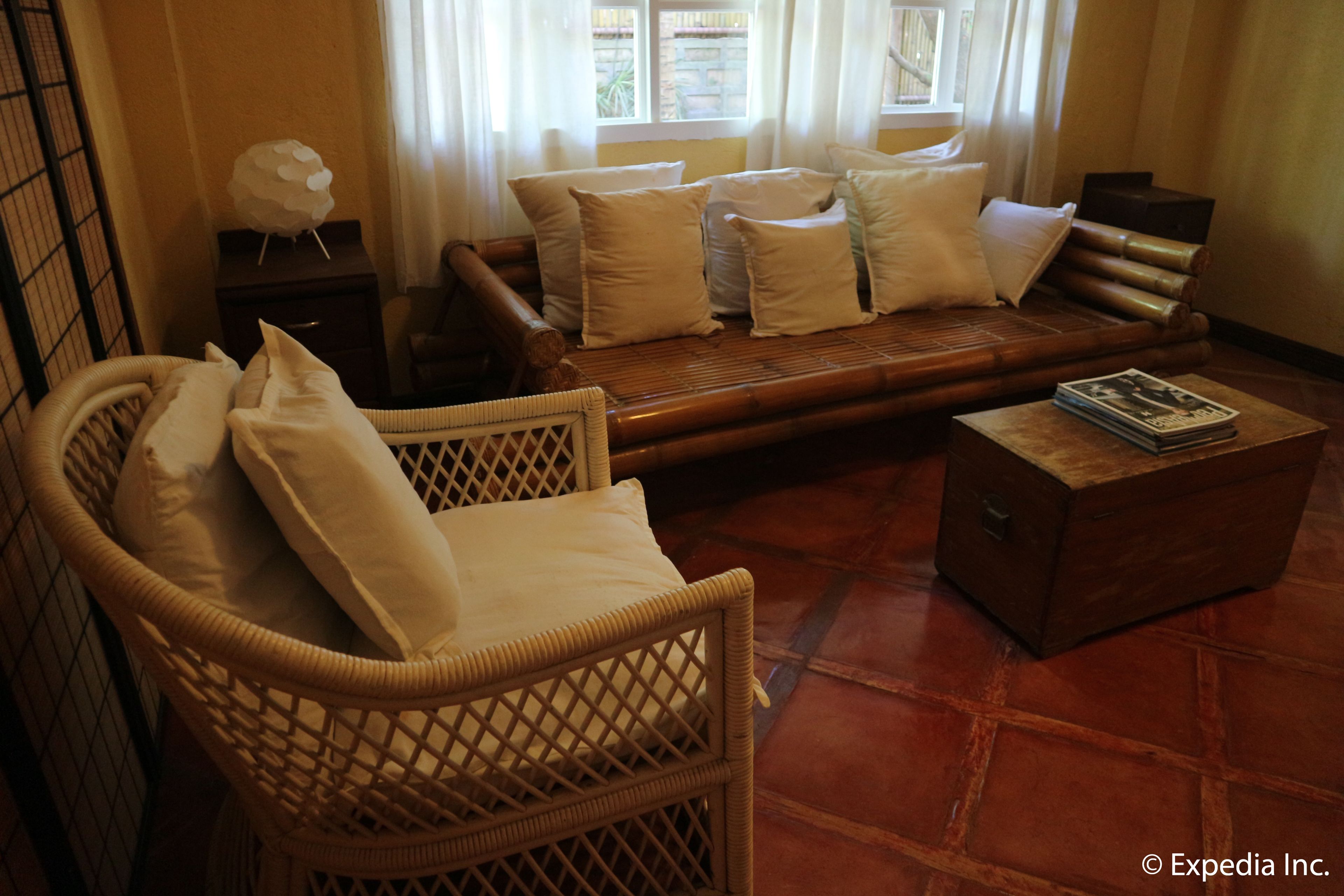 body scrubs, facials, massage/treatment rooms, manicures and pedicures