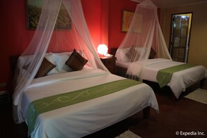 Casita | Premium bedding, minibar, desk, iron/ironing board