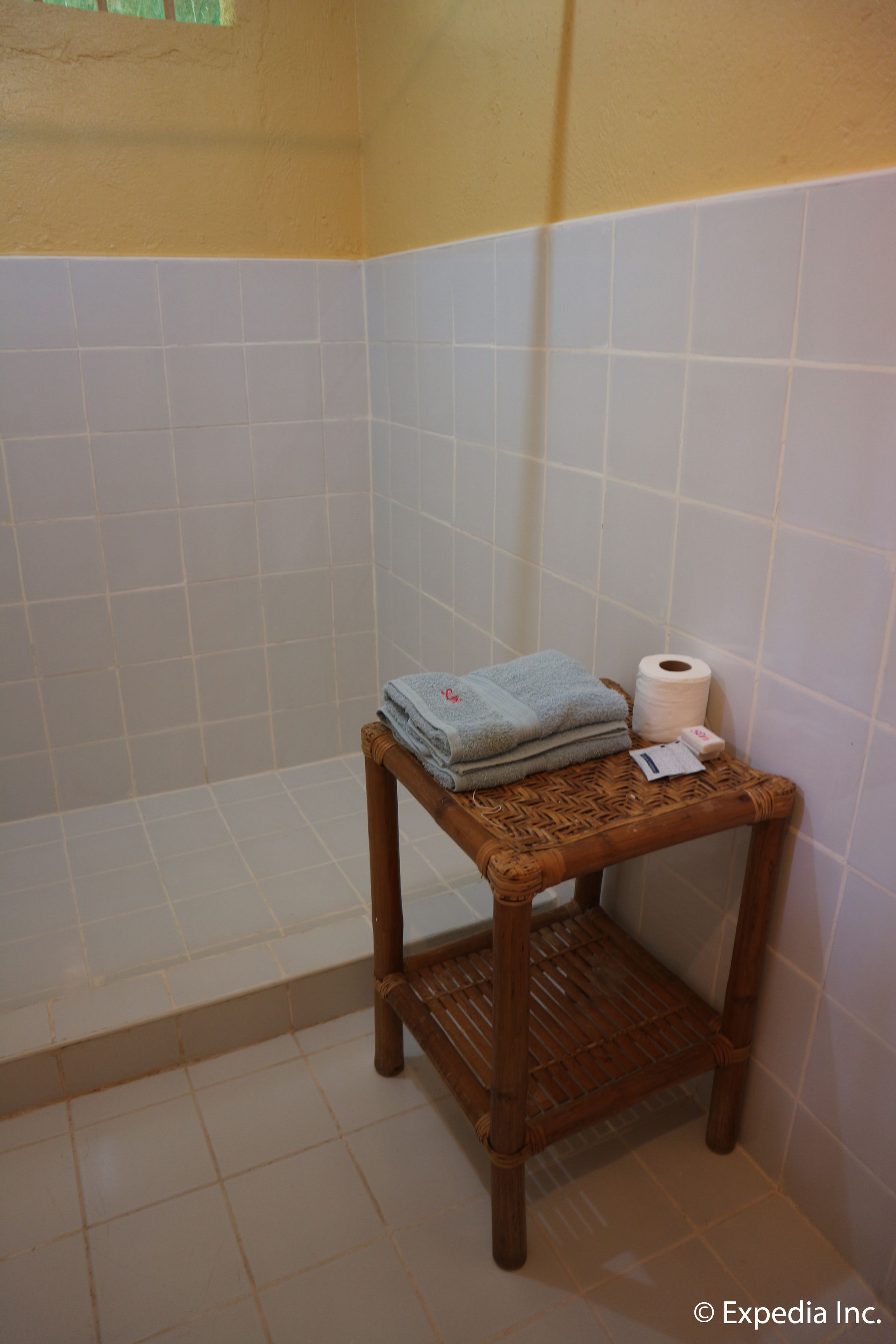 casita | bathroom | shower, rainfall showerhead, free toiletries, hair dryer
