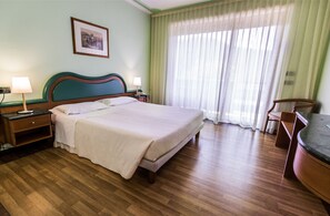 Hochwertige Bettwaren, Daunenbettdecken, Minibar, Zimmersafe