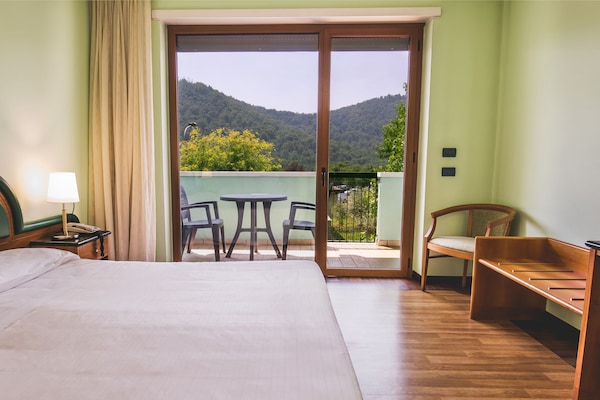 Premium bedding, down comforters, minibar, in-room safe