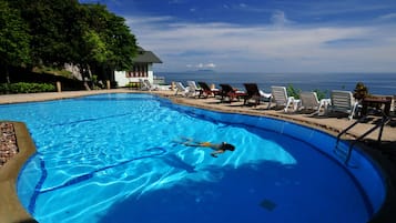 Outdoor pool, pool loungers