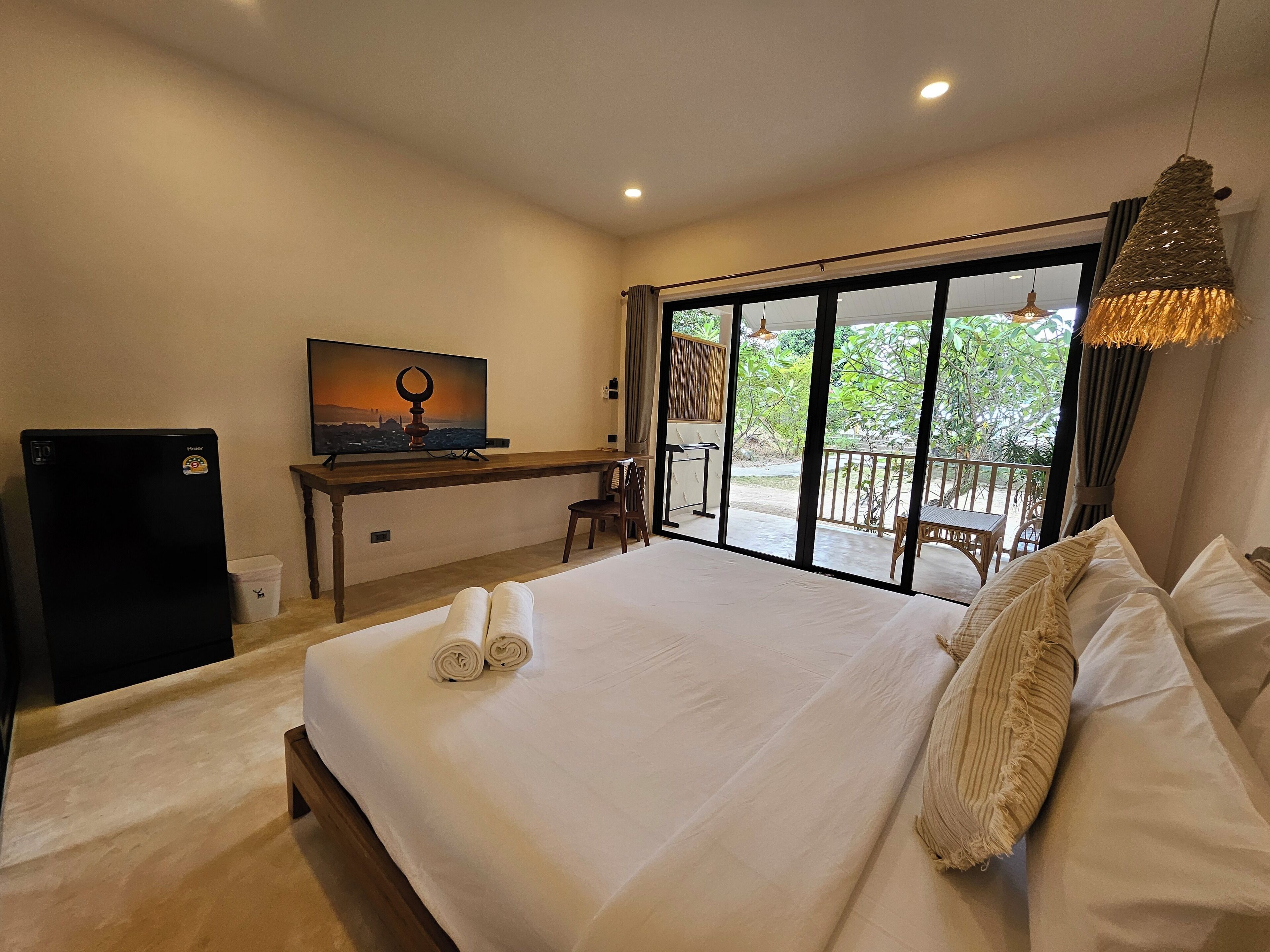 Deluxe Double Room, Kitchenette, Pool View | Free wired Internet
