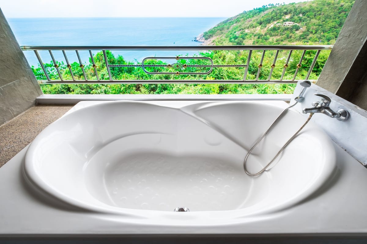 Duplex Sea View with Bathtub | Badeværelse | Gratis toiletartikler, hårtørrer, håndklæder