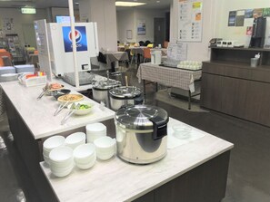 Desayuno bufé gratuito y diario