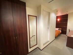 Habitación estándar doble, no fumadores | Escritorio, cortinas opacas, tabla de planchar con plancha y wifi gratis