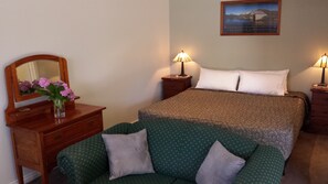 King Bed Spa Unit | Living area