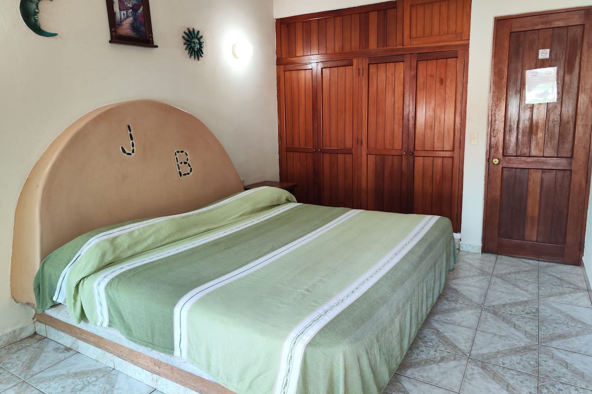 Habitación estándar | Ropa de cama de alta calidad, edredón y camas con pillow-top
