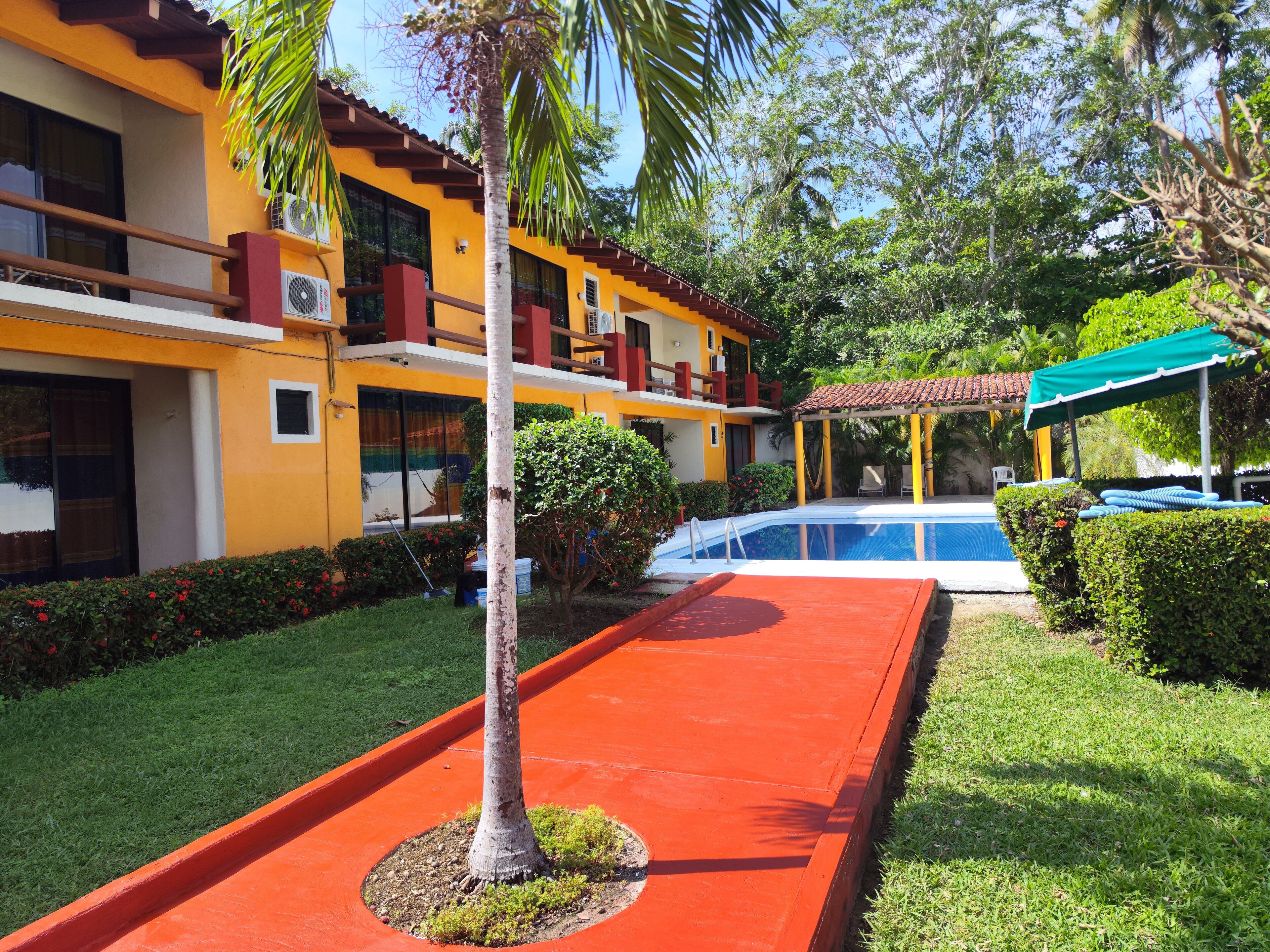 Vista frontal de la propiedad