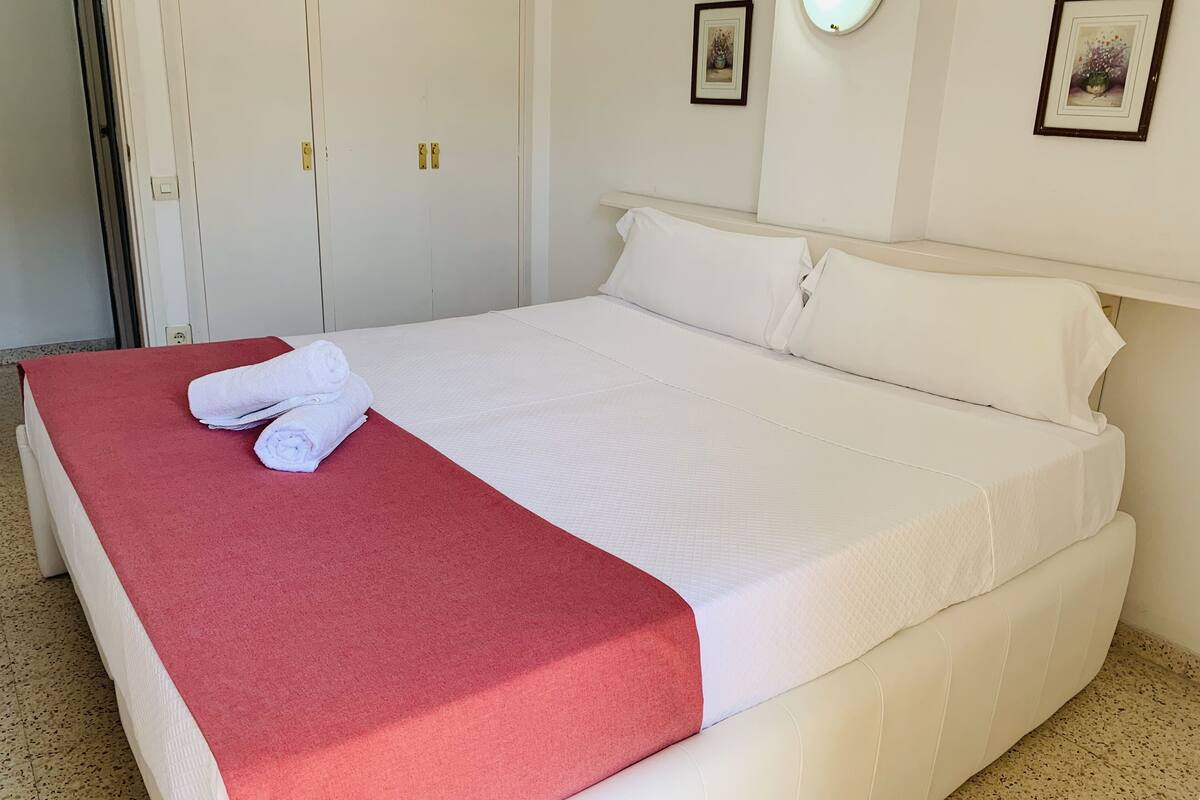 Departamento exclusivo, 2 habitaciones | Tabla de planchar con plancha, cunas, camas extra y wifi gratis