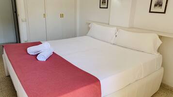 Apartamento exclusivo, 2 habitaciones | Tabla de planchar con plancha, cunas (de pago), camas supletorias