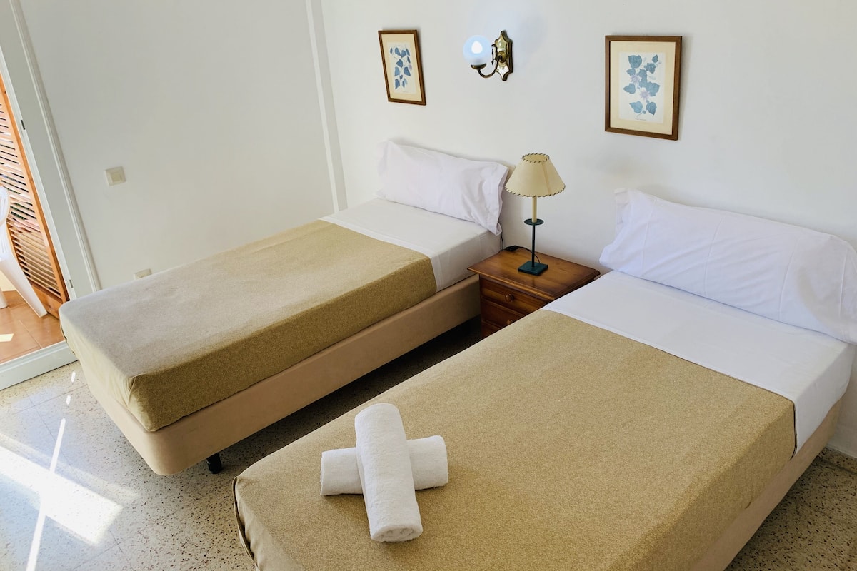 Apartamento económico | 2 dormitorios, tabla de planchar con plancha, cunas (de pago)