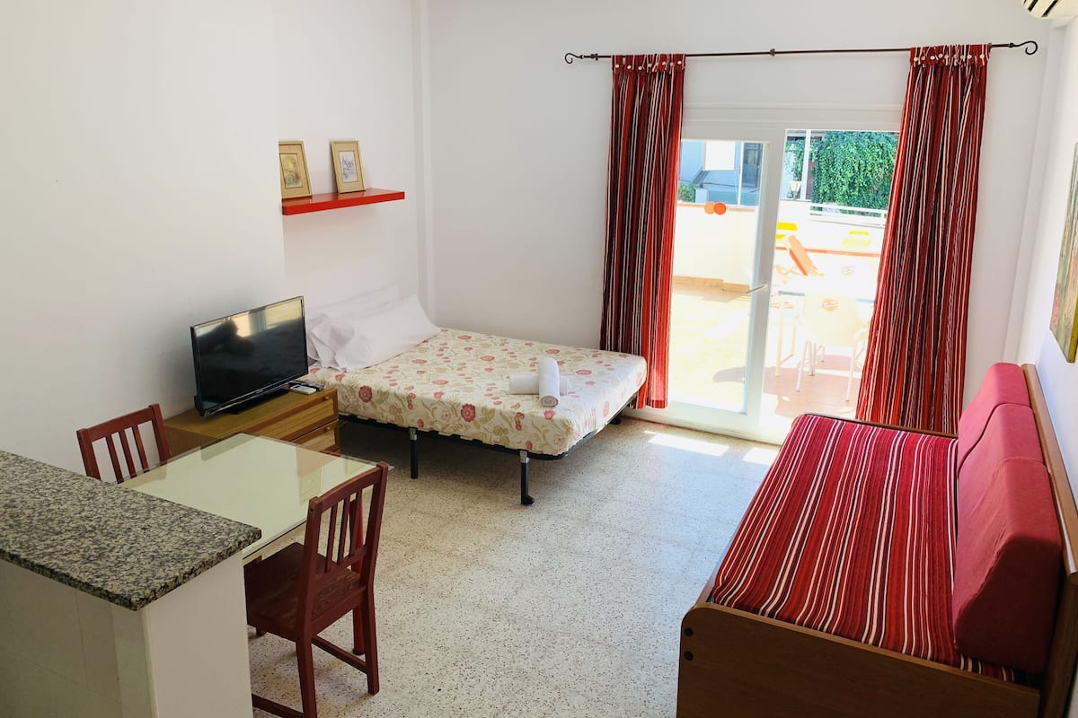 Estudio de lujo | 2 dormitorios, tabla de planchar con plancha, cunas (de pago)