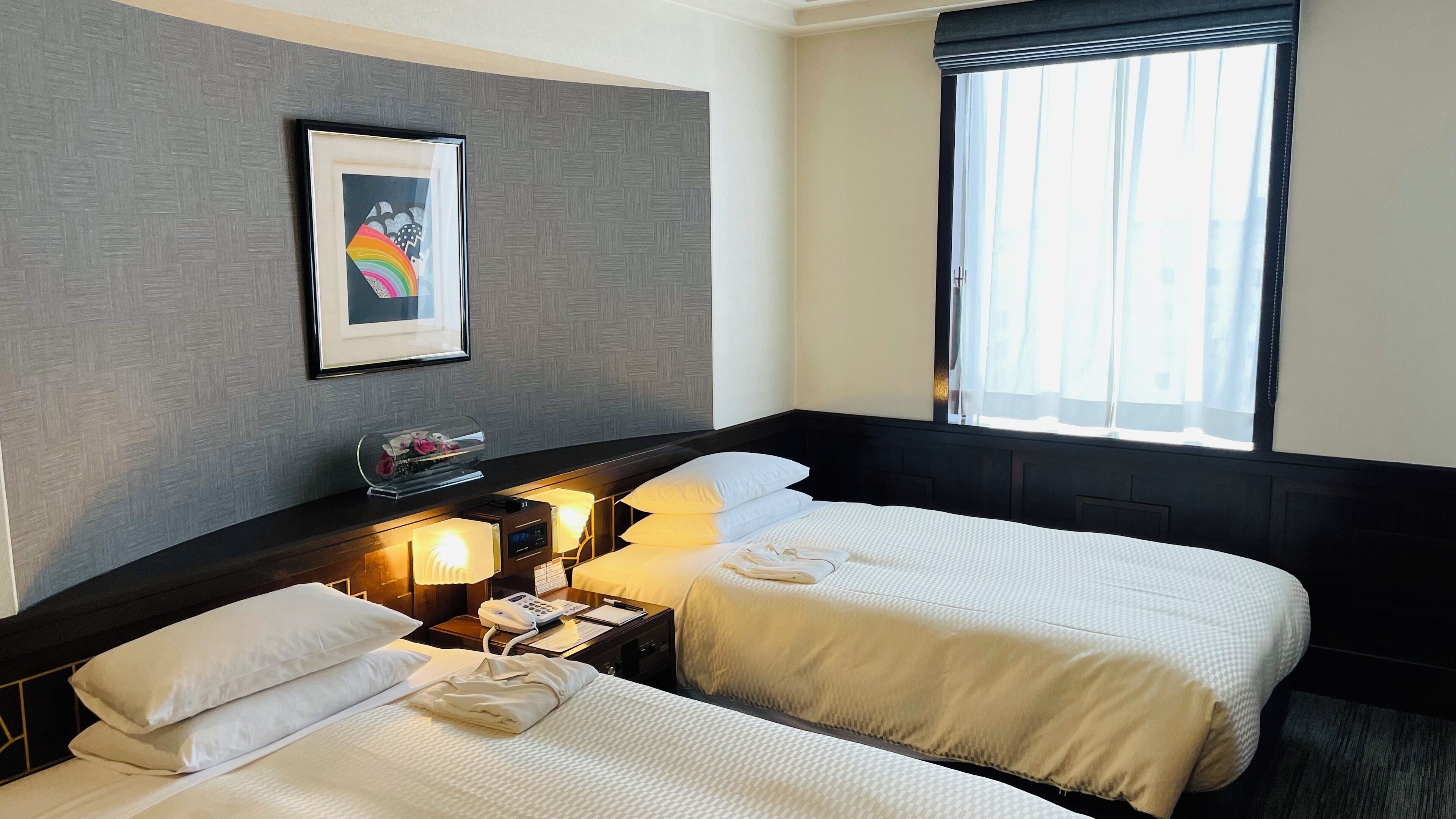 executive suite on top floor - smoking | desk, free wifi, bed sheets