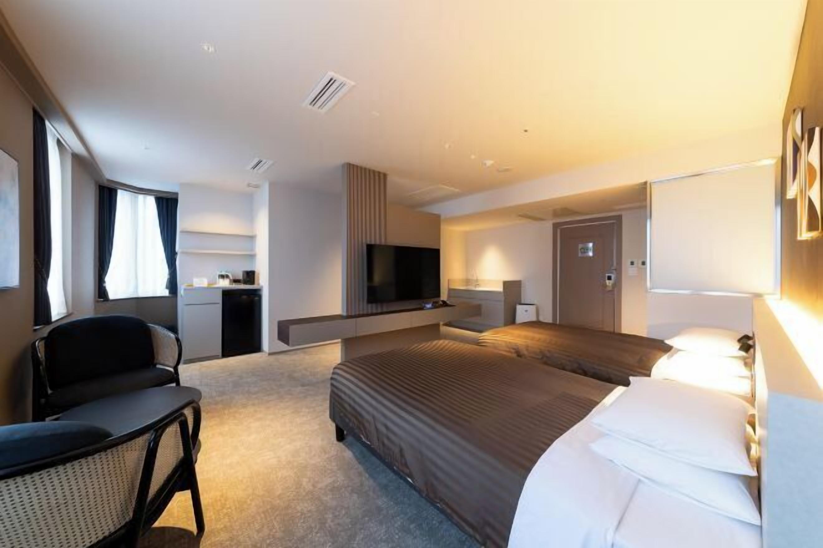 Desk, laptop workspace, free WiFi, bed sheets