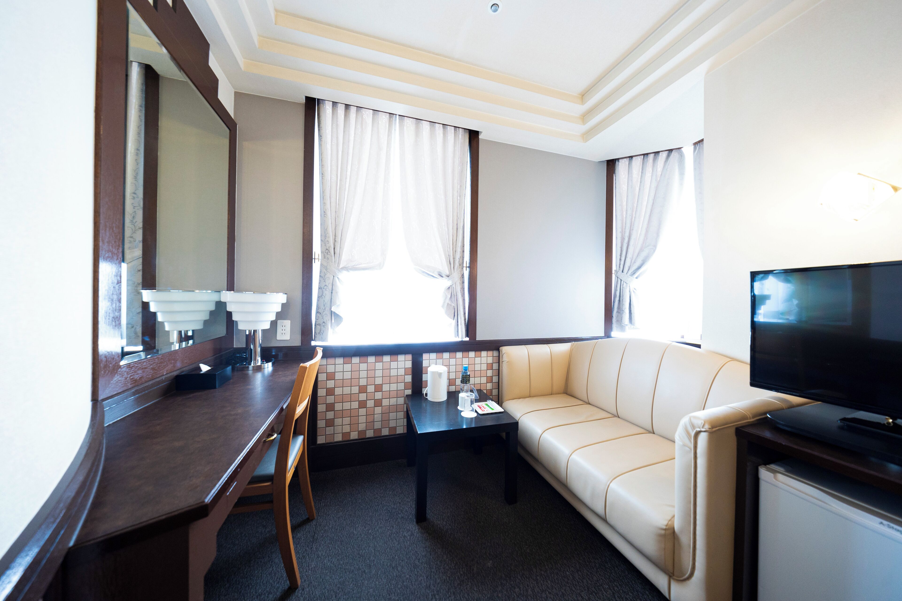 Bureau, espace de travail pour ordinateur portable, Wi-Fi gratuit