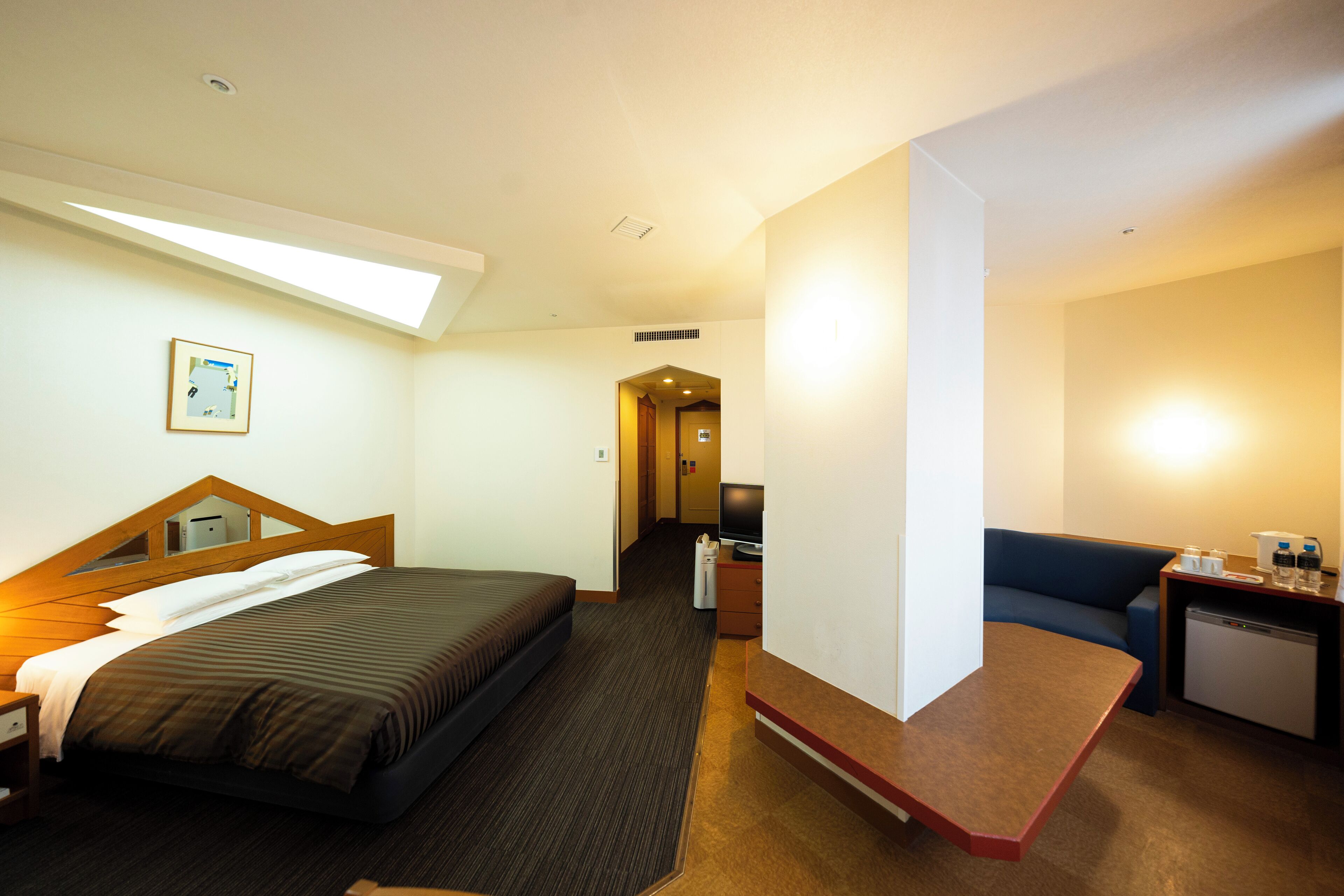 Desk, laptop workspace, free WiFi, bed sheets