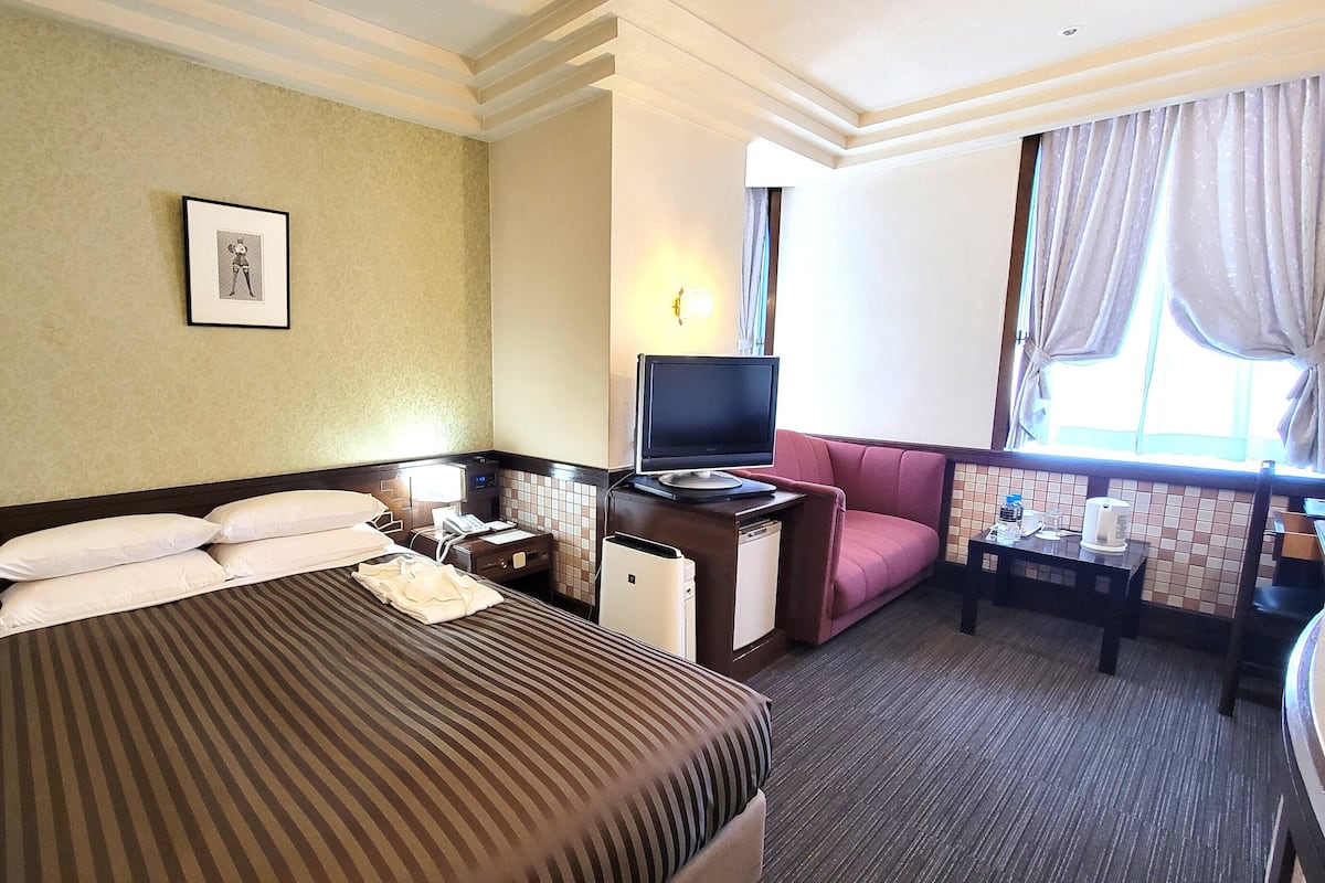 Escrivaninha, Wi-Fi de cortesia, roupa de cama