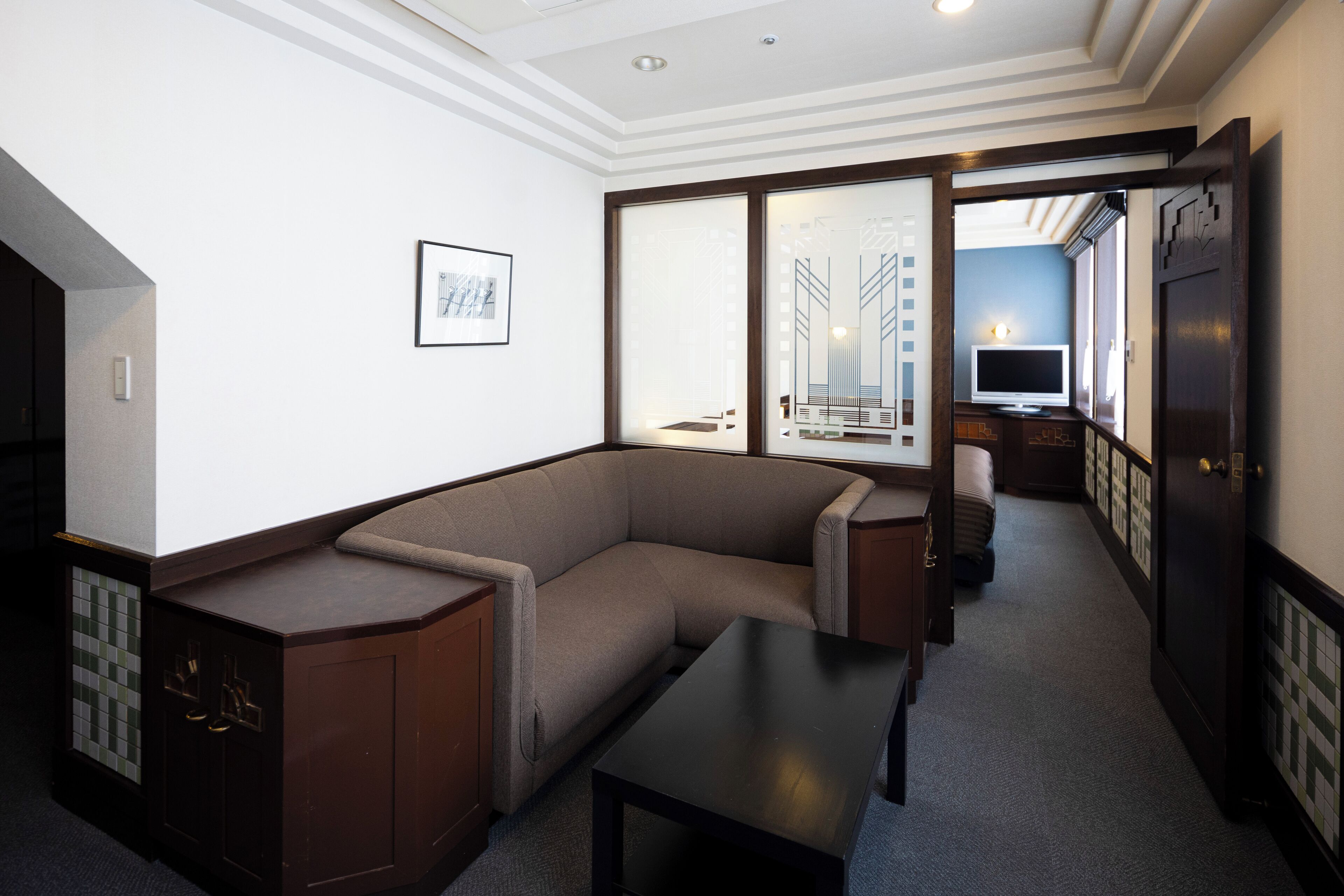 Desk, laptop workspace, free WiFi, bed sheets