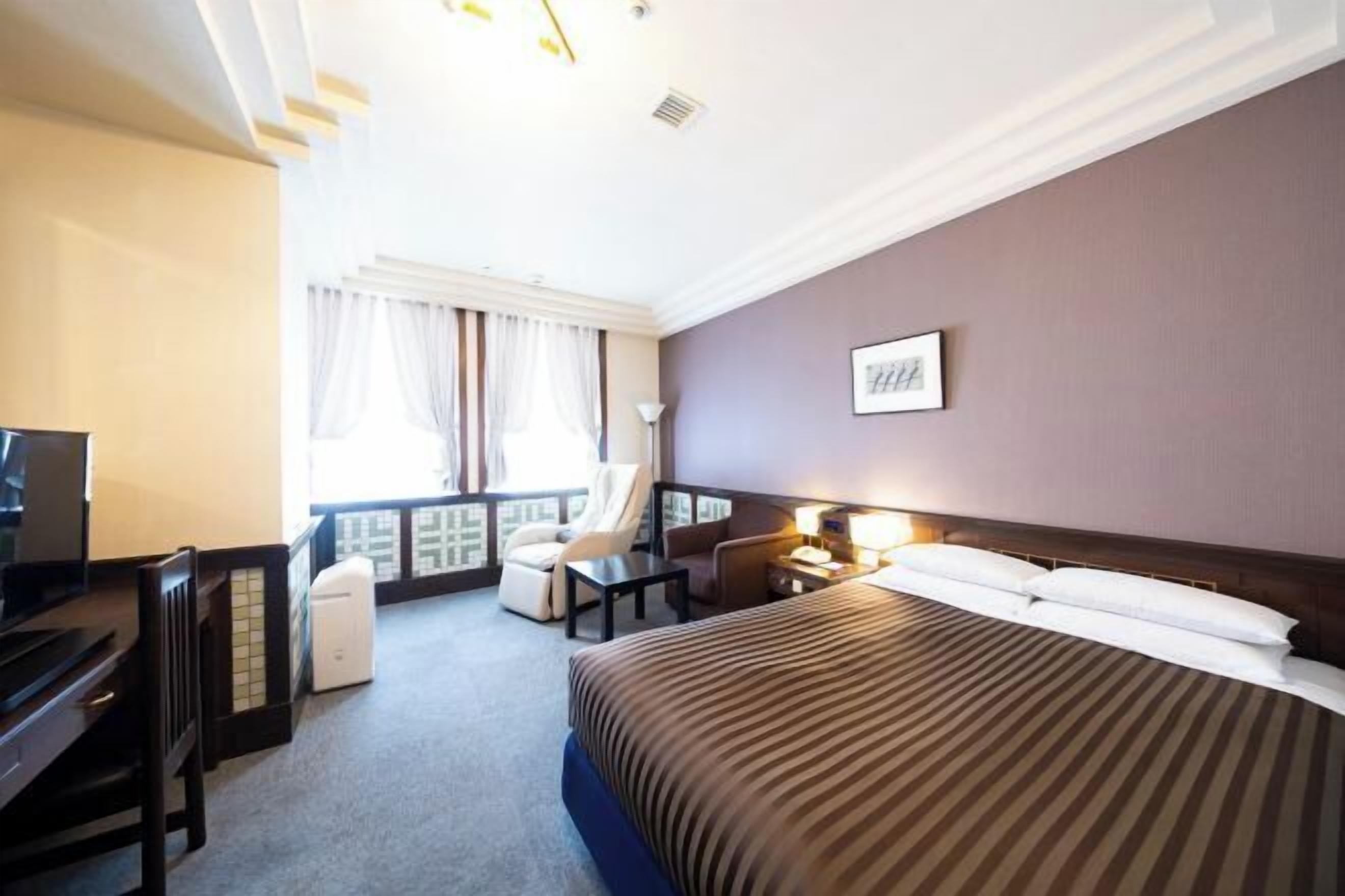 Desk, laptop workspace, free WiFi, bed sheets