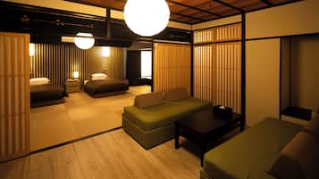 Japanese-Style Quadruple Room, Non-Smoking | Desk, free WiFi, bed sheets