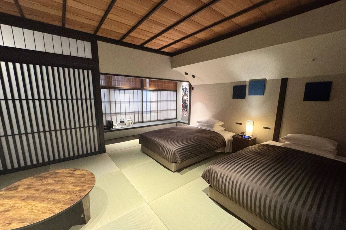 Japanese Style Room, Smoking