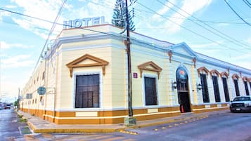 Vista frontal de la propiedad