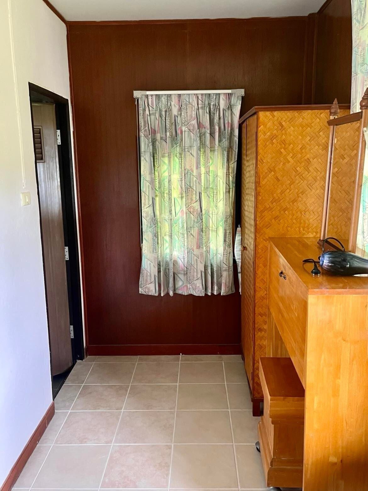 classic room | 1 bedroom, minibar, in-room safe, free wifi