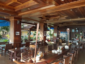 Breakfast, lunch, dinner served; Thai cuisine