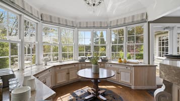 Desayuno continental diario (AUD 39 por persona)