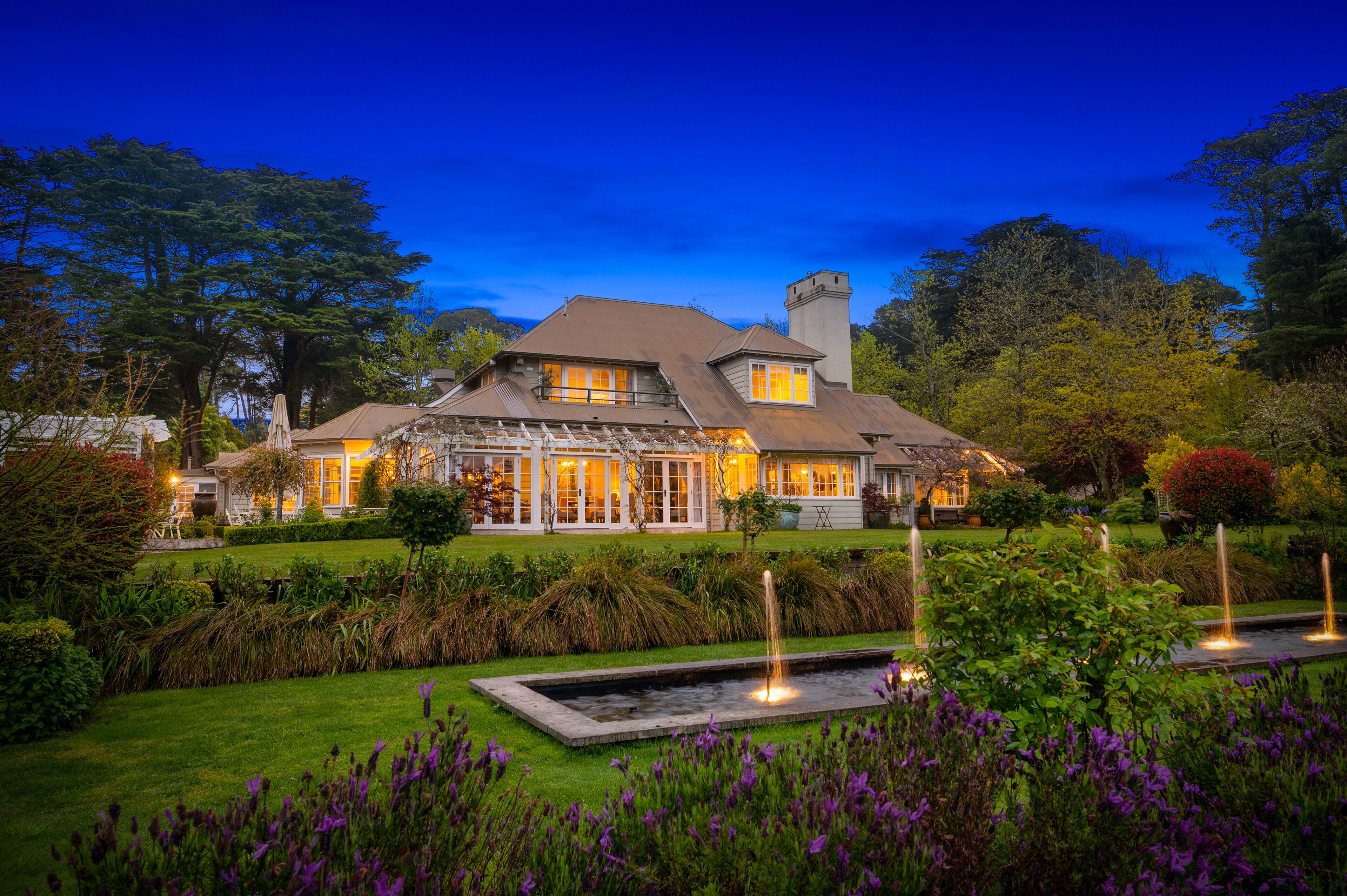 Facciata della struttura - sera/notte