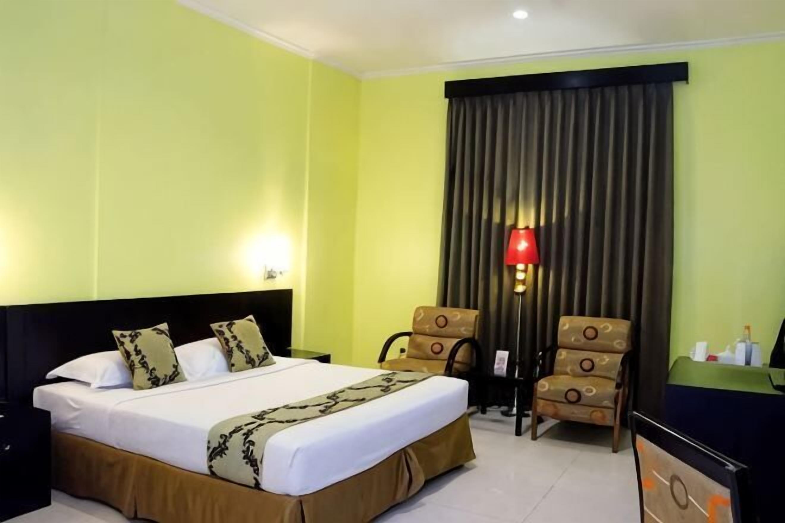 In-room safe, desk, free WiFi, bed sheets